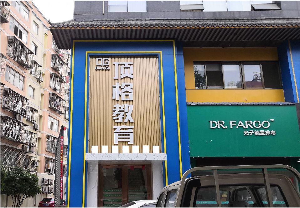 桃江门头设计要符合门店特色。