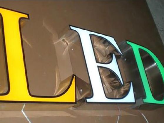桃江介绍LED招牌的基础知识。